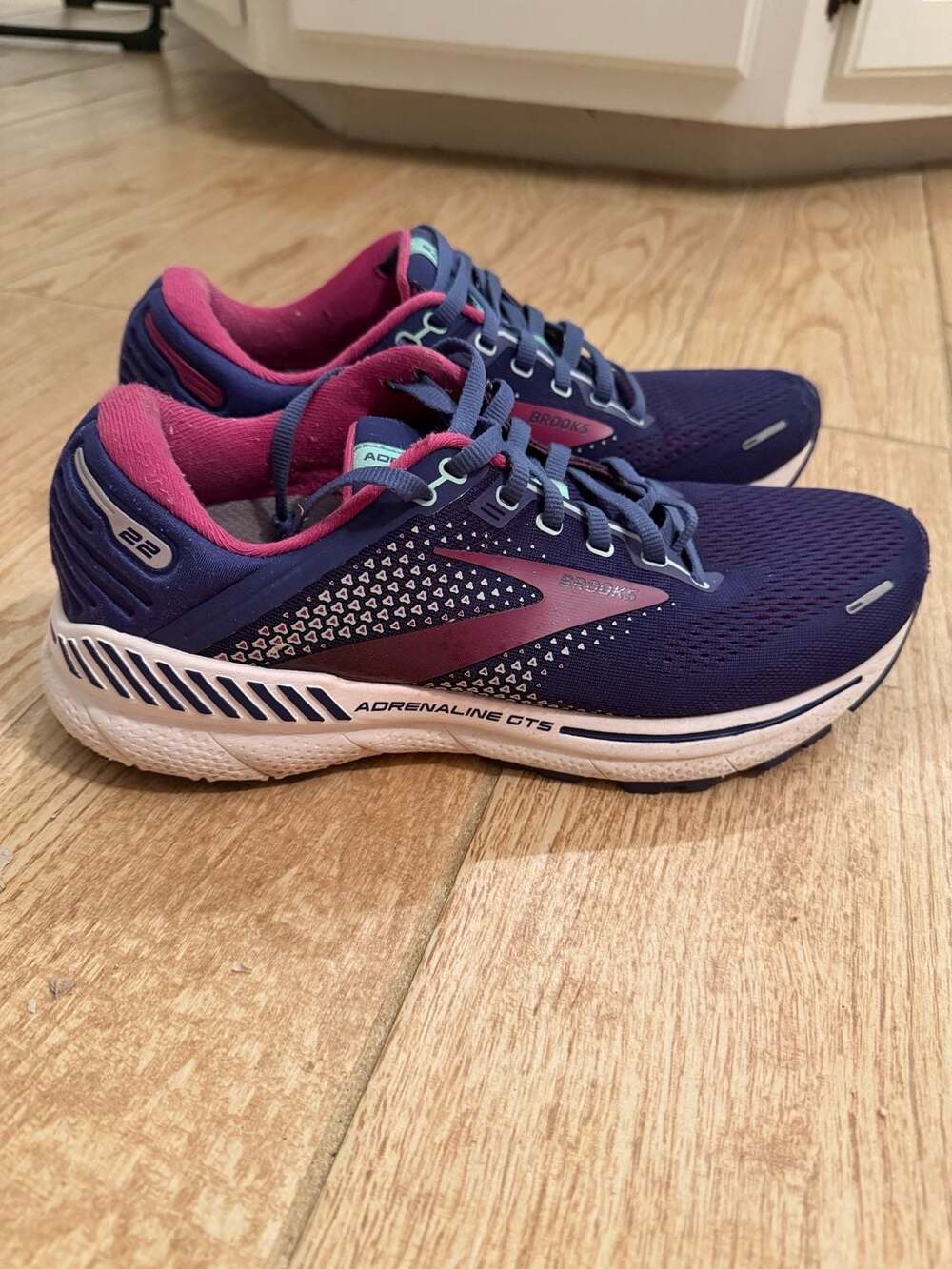 Brooks Adrenaline GTS 22 Women's Running Shoes Purple Pink Size 10.5